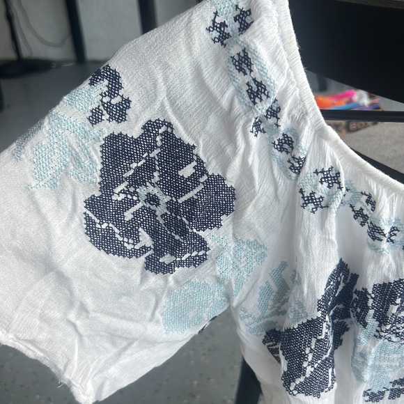 Gimmicks Crop Top - Picture 2 of 6